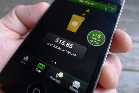 有越来越多的美国速食连锁餐厅推出智能手机“预订餐点”应用程序(App),让消费者到店里取餐前,可先透过该款App预订。这项服务不仅给消费者带来便利,也使这些速食店的业绩攀升。 有越来越多的美国速食连锁餐厅推出智能手机“预订餐点”应用程序(App),让消费者到店里取餐前,可先透过该款App预订。这项服务不仅给消费者带来便利,也使这些速食店的业绩攀升。