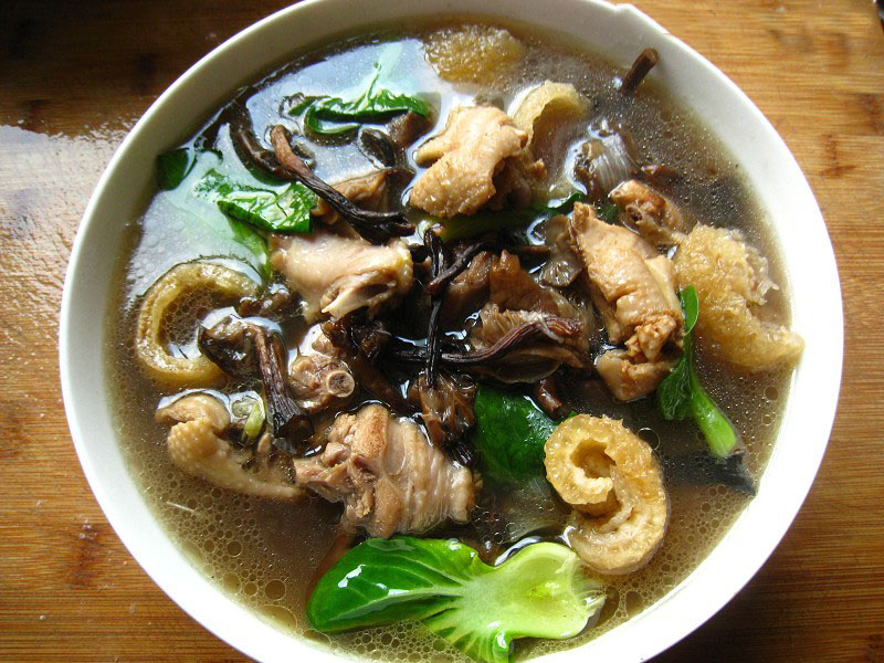 好了,全部搞定,鸡汤出炉了