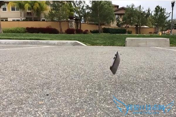 HTC One M8暴力测试 屏幕坚不可摧