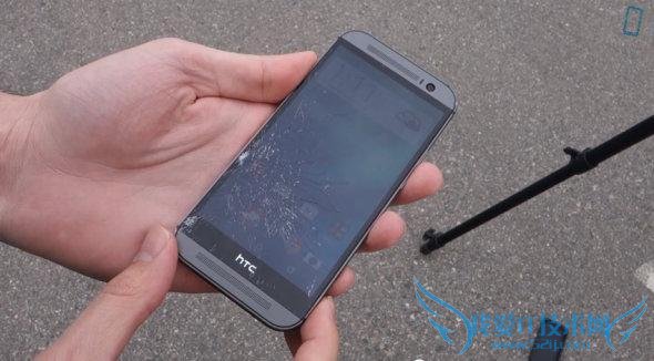 HTC One M8暴力测试 屏幕坚不可摧