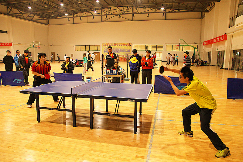 苦练乒乓球,果然获胜。