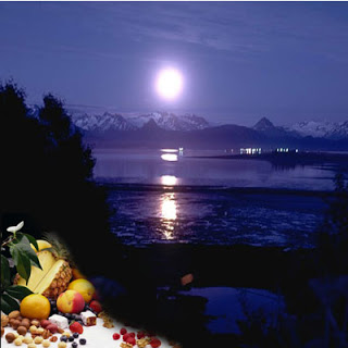 Scenery of the round, full moon