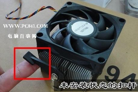 整理散热器电源线,与观察AMD散热风扇