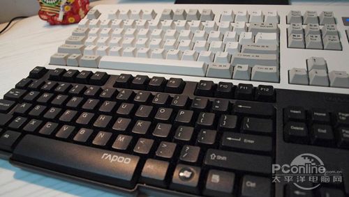 上:机械键盘,下:薄膜式键盘 上:机械键盘,下:薄膜式键盘