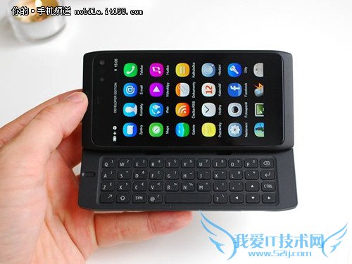 侧滑全键盘+MeeGo 诺基亚N950真机赏析