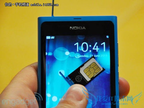 接口设计 不支持存储卡扩展及更换电池