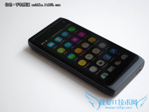侧滑全键盘+MeeGo 诺基亚N950真机赏析