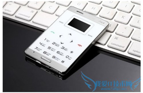 全球最薄触控卡片手机艾尔酷M3风靡海外