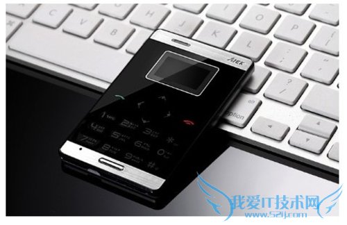 全球最薄触控卡片手机艾尔酷M3风靡海外