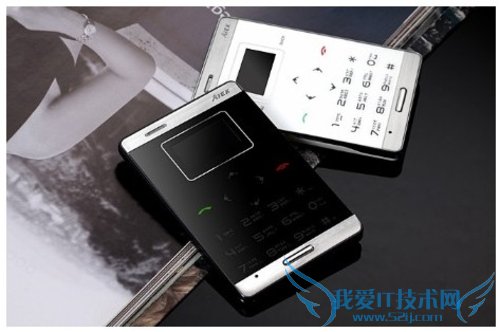 全球最薄触控卡片手机艾尔酷M3风靡海外