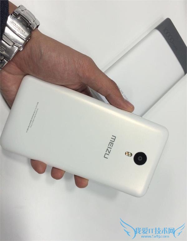 不少人已经在问“魅蓝 metal 来了,还有什么理由购买魅族 MX5”,其实仔细考量这两款手机,相同之处明显,但差异之处同样不容忽视,这篇文章我们就来谈谈魅族 MX5 相较魅蓝 metal 的 5 大相同点和 6 大差异之处,