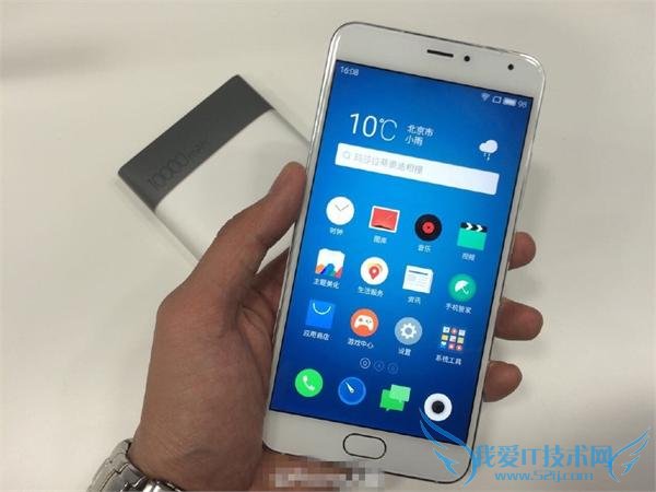 不少人已经在问“魅蓝 metal 来了,还有什么理由购买魅族 MX5”,其实仔细考量这两款手机,相同之处明显,但差异之处同样不容忽视,这篇文章我们就来谈谈魅族 MX5 相较魅蓝 metal 的 5 大相同点和 6 大差异之处,