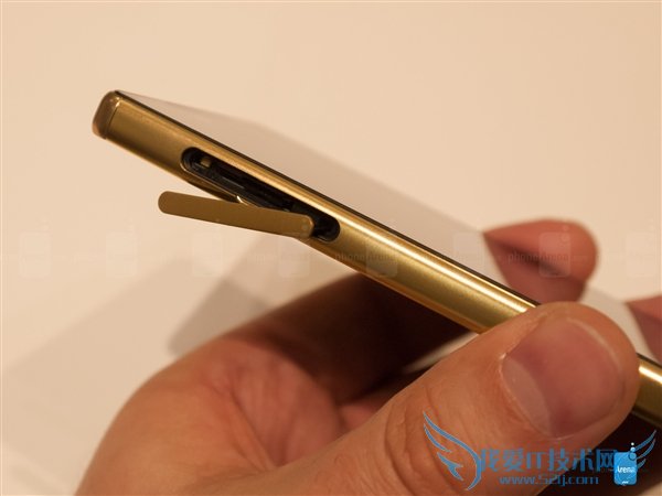 全球首款4K屏!索尼Xperia Z5 Premium真机图赏