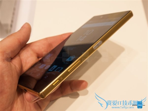 全球首款4K屏!索尼Xperia Z5 Premium真机图赏