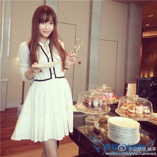 【赵梦玥】LOL卢本伟女友UU晒裸背遭喷 发微