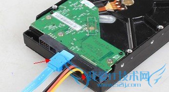 硬盘接线细的是数据线,傍边的是电源线