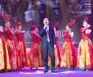 万达年会公司老总王健林开嗓唱摇滚