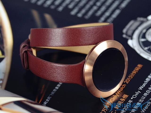 女性手腕上的荣耀——荣耀手环zero SS版