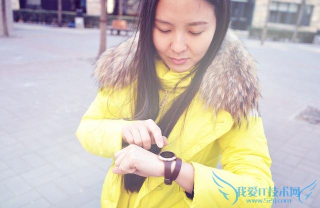 女性手腕上的荣耀——荣耀手环zero SS版