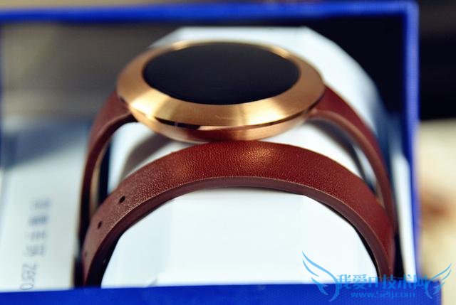 女性手腕上的荣耀——荣耀手环zero SS版