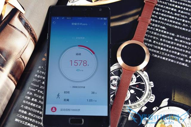 女性手腕上的荣耀——荣耀手环zero SS版