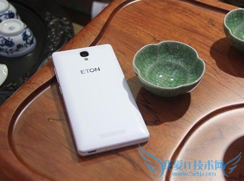 超唯美4.5寸4000毫安双卡手机 亿通P305图赏