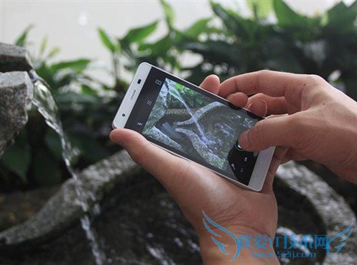 超唯美4.5寸4000毫安双卡手机 亿通P305图赏