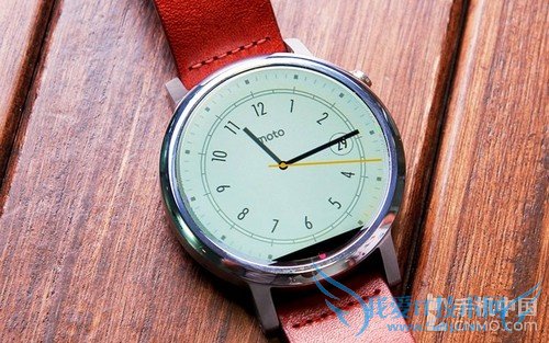 巅峰对决!新Moto 360 VS Apple Watch