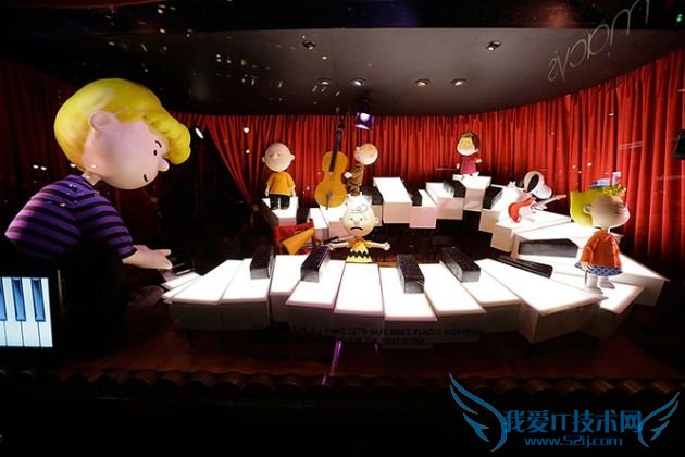 holiday-windows-2015-24