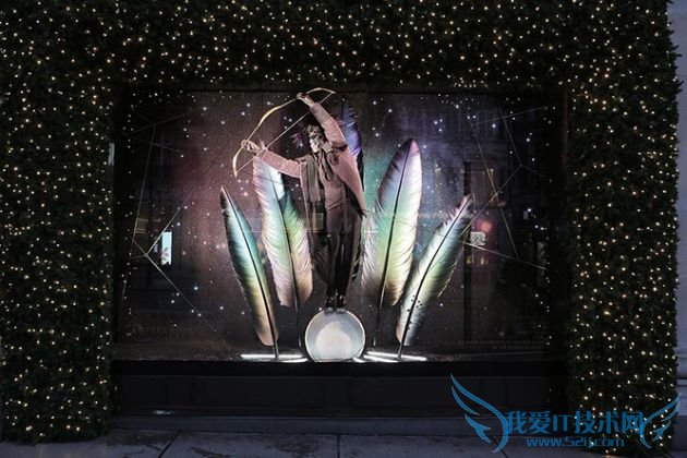 Best-Department-Store-Holiday-Windows-2015-11