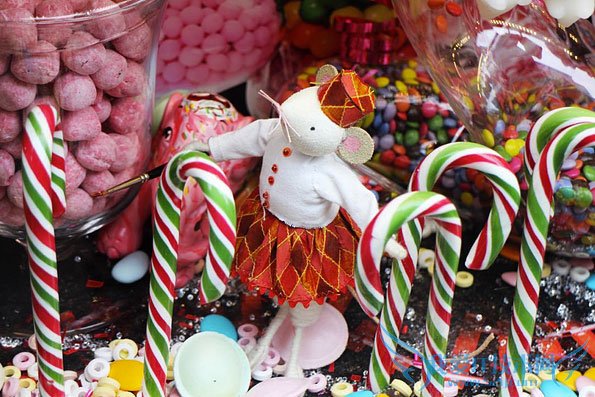 holiday-windows-2015-10