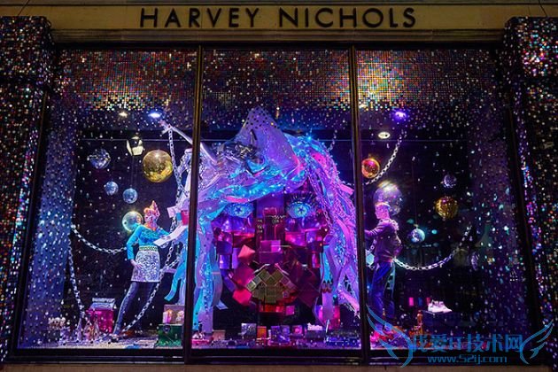 holiday-windows-2015-30