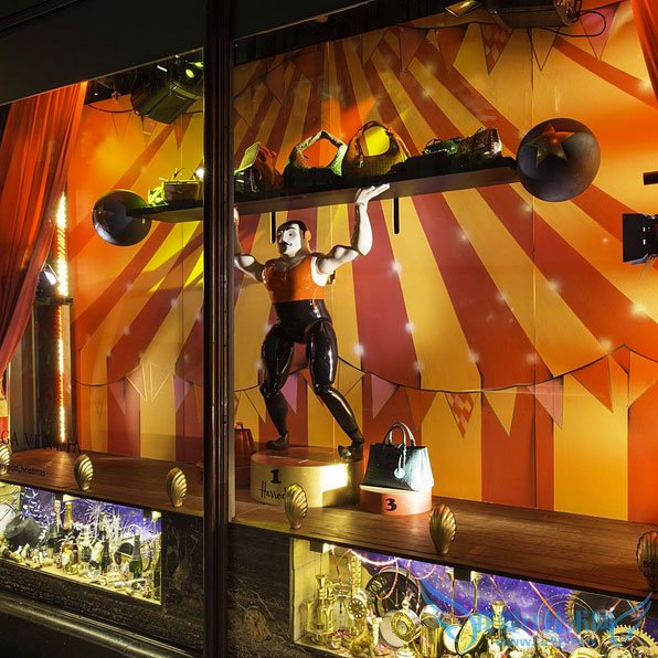 holiday-windows-2015-07