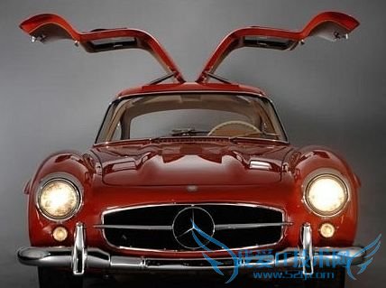 大货追尾奥迪瞬间改撞雪铁龙 网友调侃雪铁龙好惨