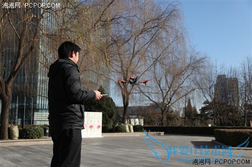 玩的就是优越感!AR.Drone 2.0飞行器评测