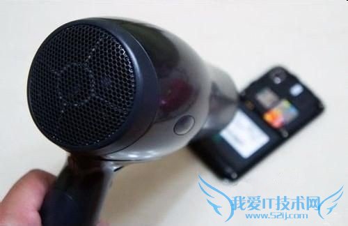 手机进水不要慌 教你正确处理手机进水