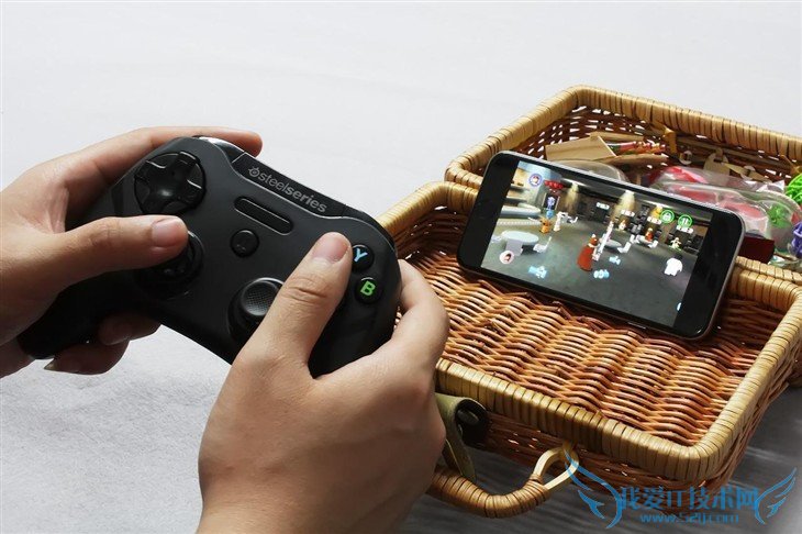 苹果设备专用 Stratus XL游戏手柄评测