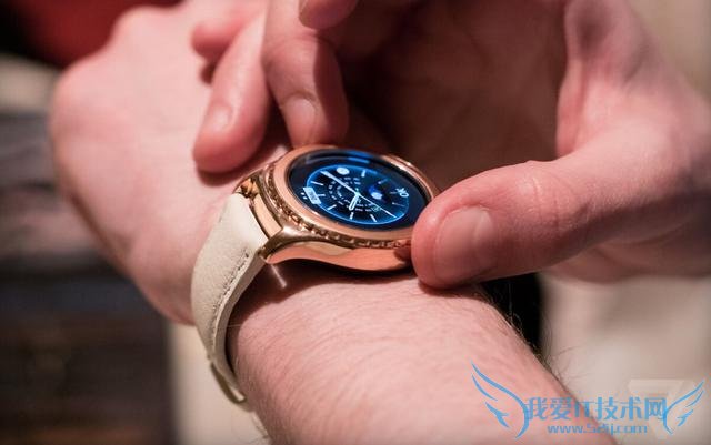 三星推黄金版智能手表 比苹果便宜上万美元