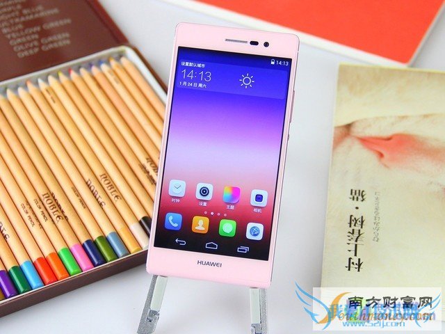 抢在iPhone 6之前 华为推出蓝宝石屏P7