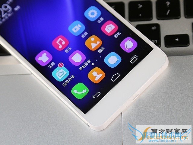 华为荣耀6机主访谈:外观精巧 续航给力