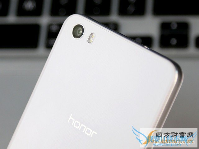 华为荣耀6机主访谈:外观精巧 续航给力