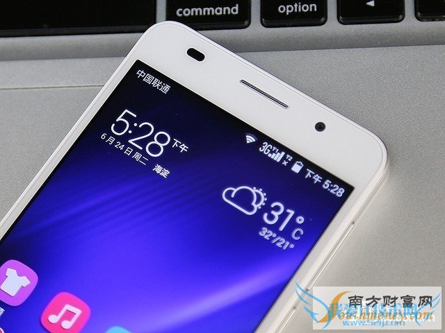 华为荣耀6机主访谈:外观精巧 续航给力