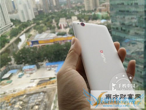 高配手机亲民价 努比亚Z7mini售1560第2张图