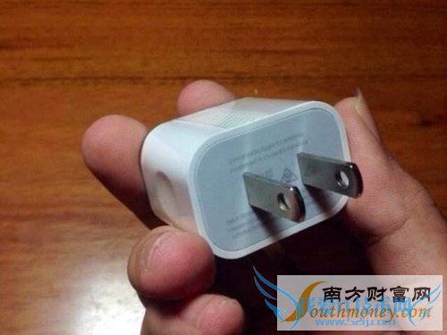 iPhone6全新设计USB电源适配器图片曝光