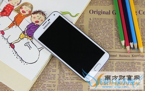 最新iPhone长这样?回顾不靠谱的概念图第6张图