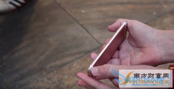 iPhone 6s、6s Plus玫瑰金天下第一摔!结局惊呆了