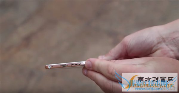 iPhone 6s、6s Plus玫瑰金天下第一摔!结局惊呆了