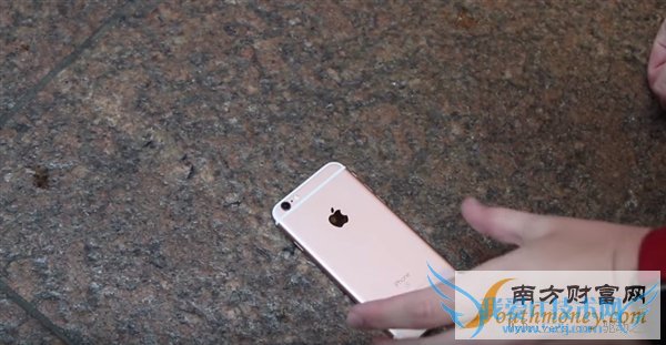 iPhone 6s、6s Plus玫瑰金天下第一摔!结局惊呆了