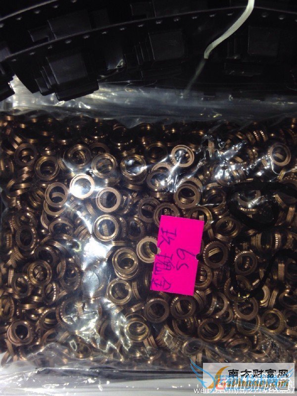 疑似玫瑰金iPhone6S摄像头配件曝光