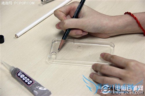给iPhone做件衣裳 diy水钻手机壳教程